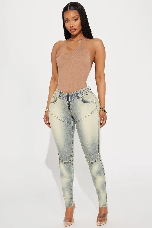 its-giving-seamless-bodysuit-mocha