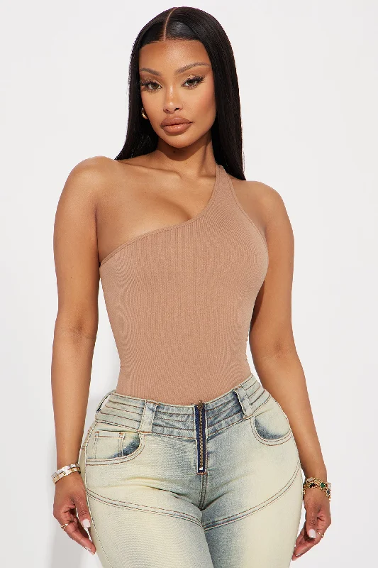 its-giving-seamless-bodysuit-mocha